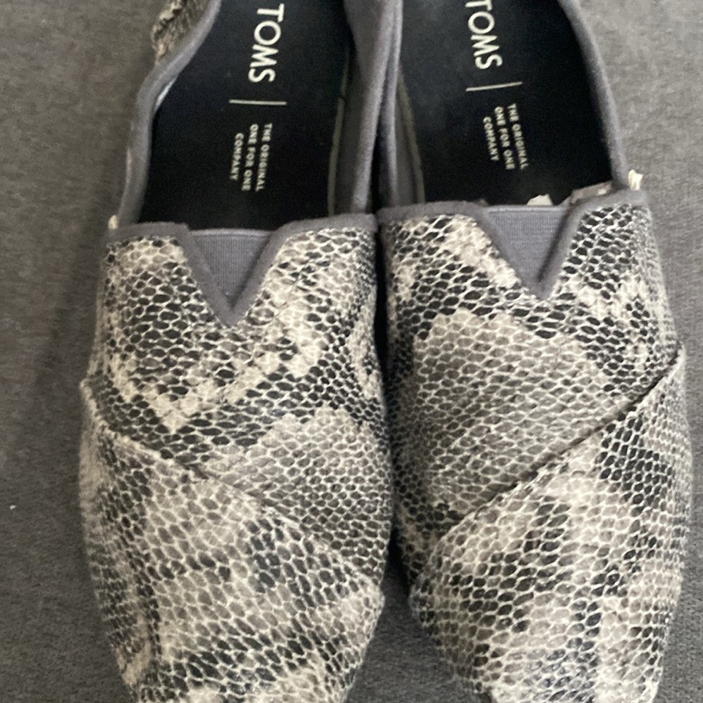 Tom’s animal print Slip on very comfortable size 7 - Picture 2 of 5